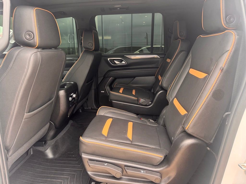 Used 2024 GMC Yukon XL AT4 w/ AT4 Premium Plus Package AWD/4WD image 14
