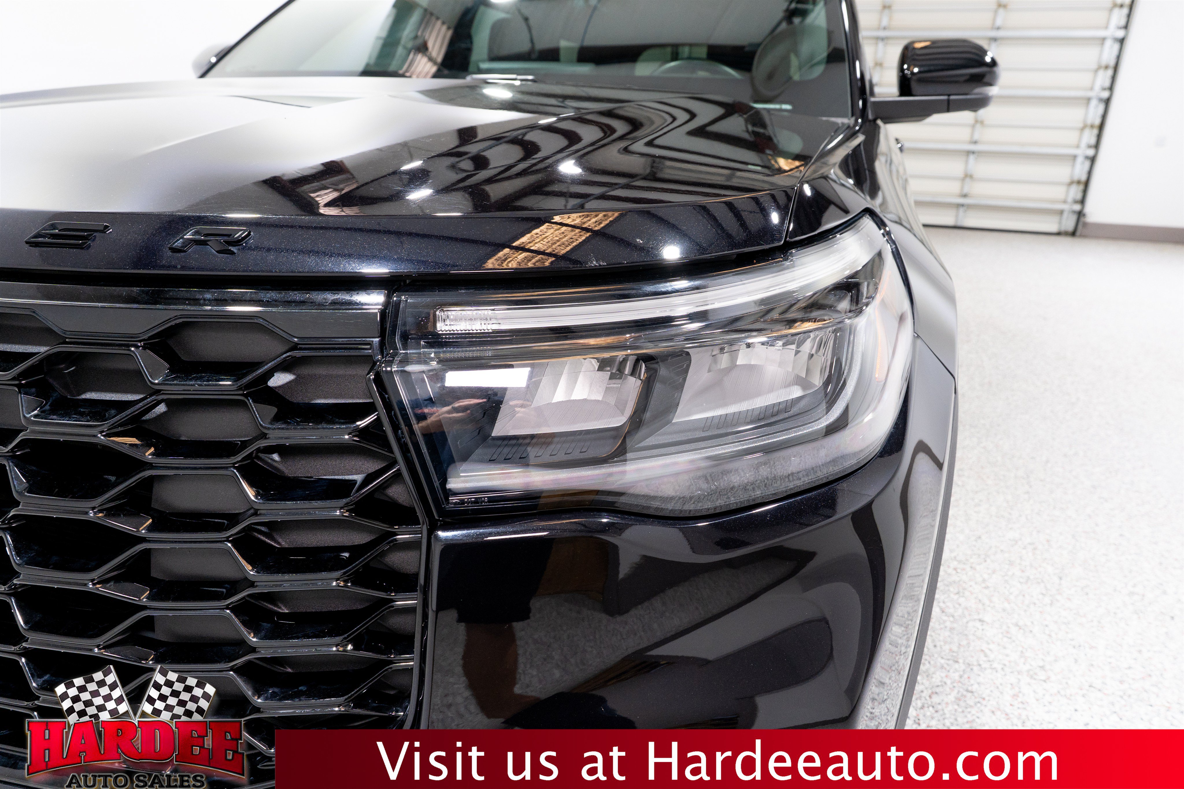 Used 2025 Ford Explorer ST-Line w/ ST-Line Street Pack AWD/4WD image 8