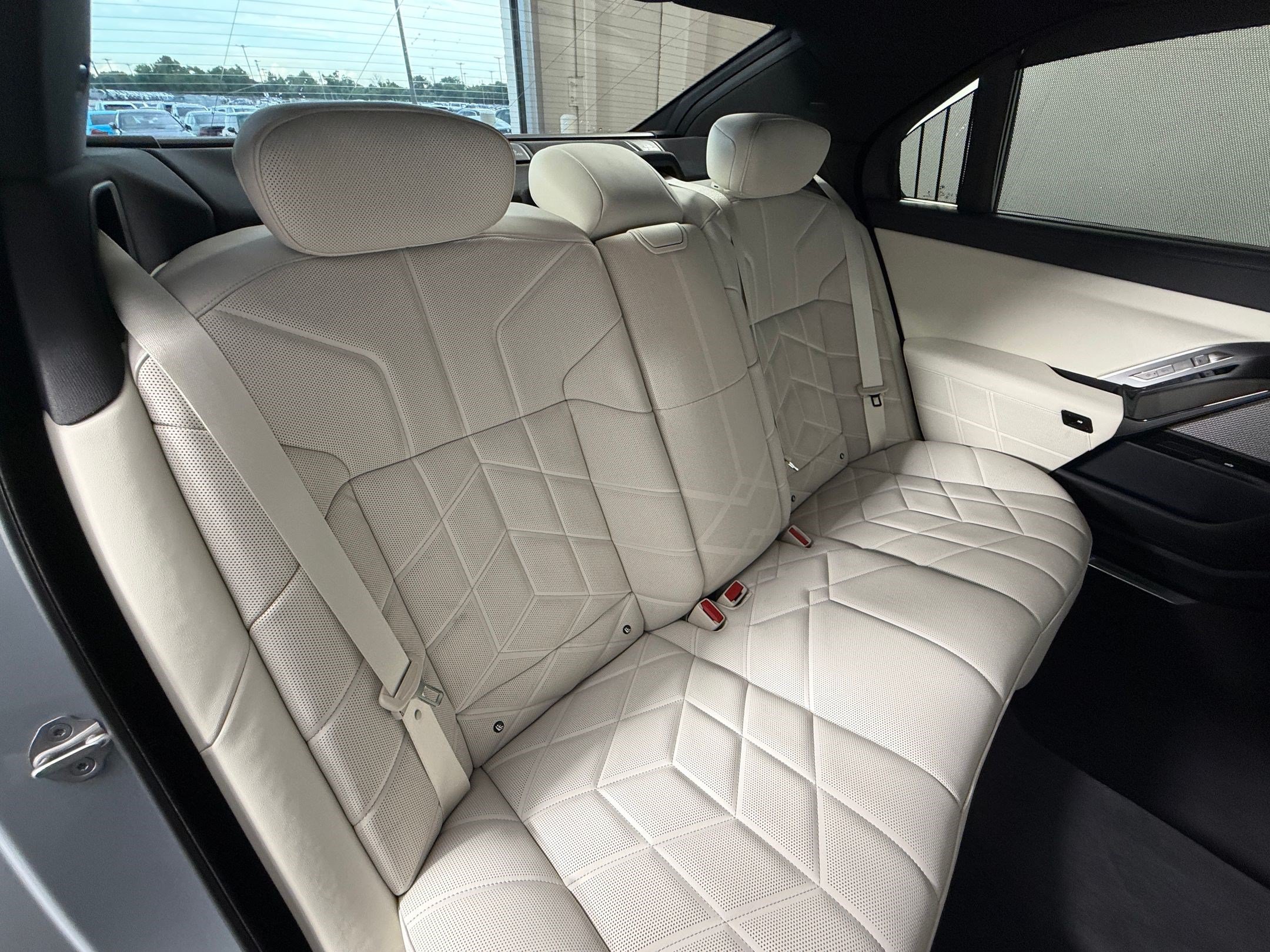 Certified 2024 BMW 740i xDrive AWD/4WD image 32