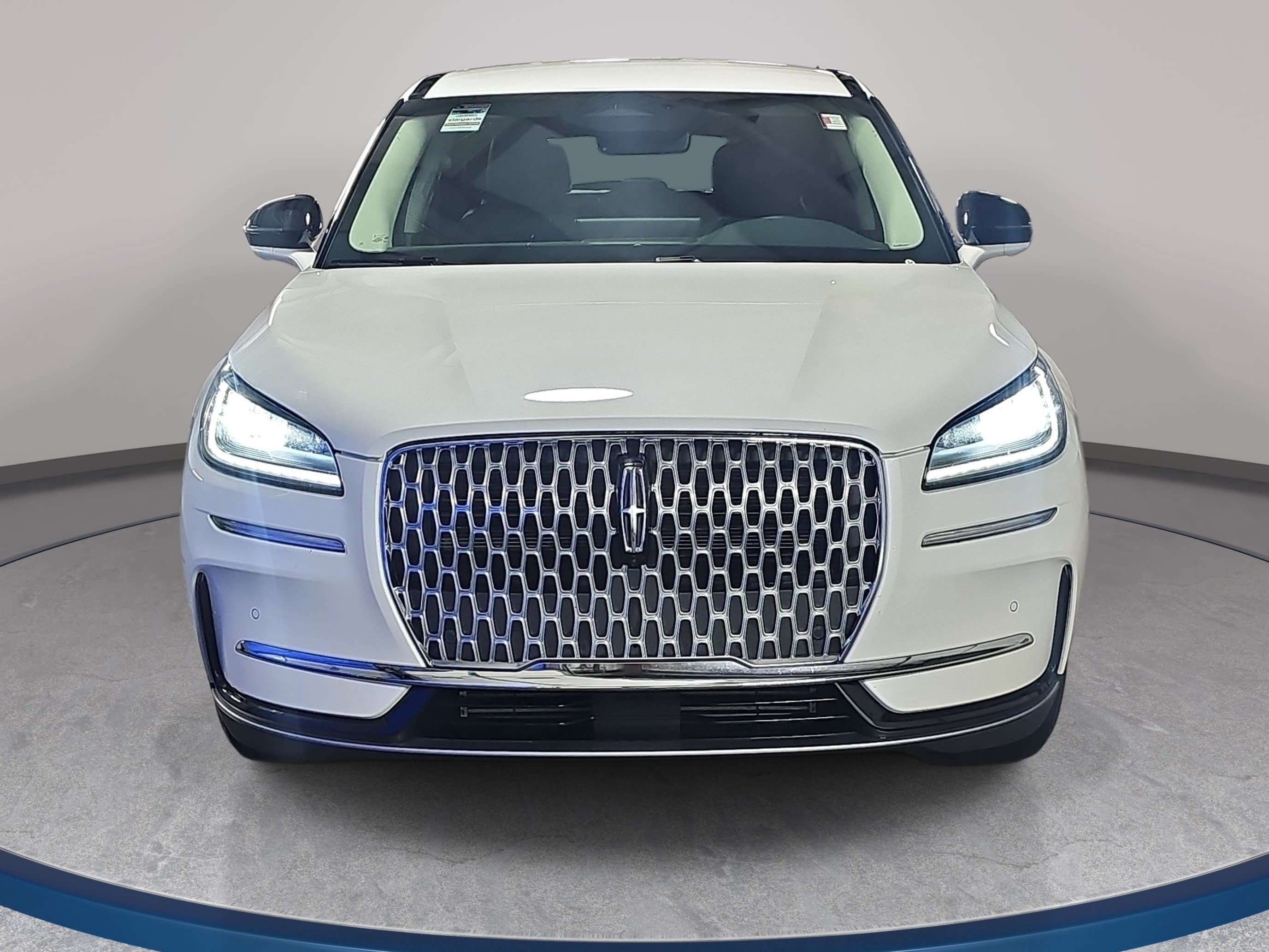 Used 2023 Lincoln Corsair FWD w/ Equipment Group 101A image 2