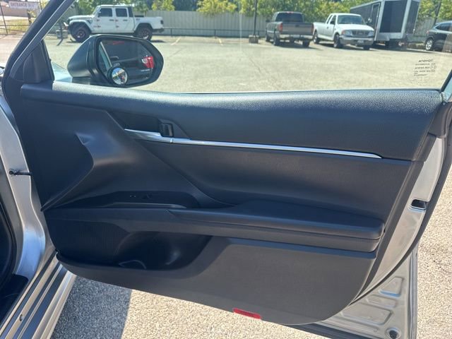 Used 2023 Toyota Camry SE image 5