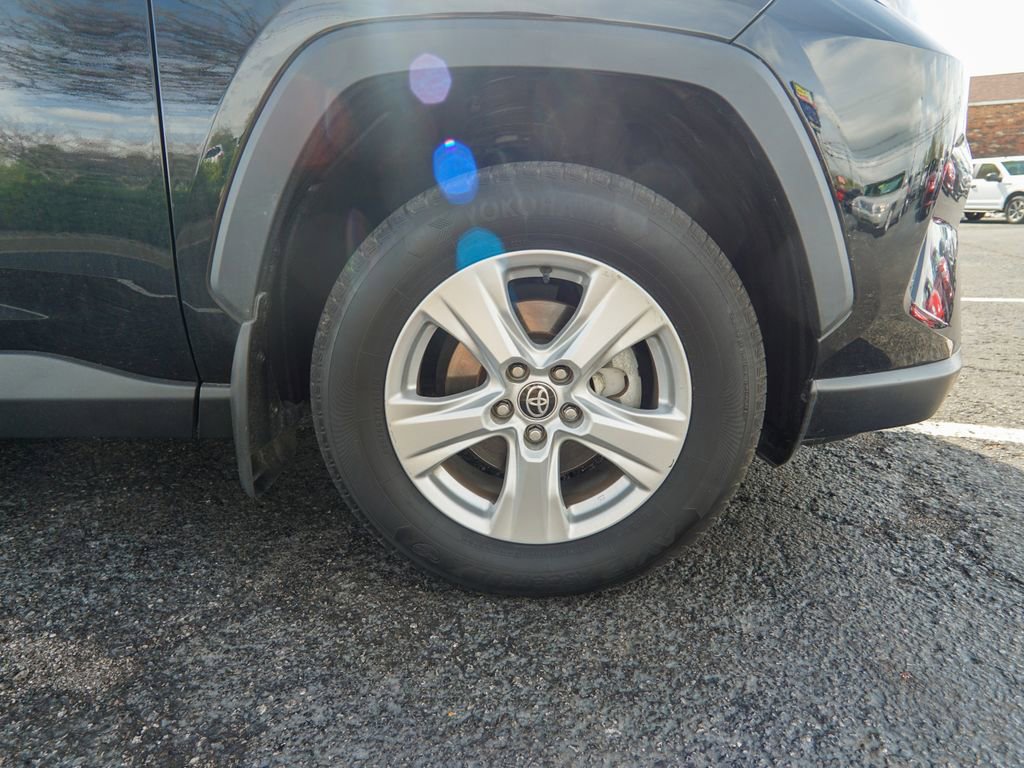 Used 2021 Toyota RAV4 XLE w/ Convenience Package image 12