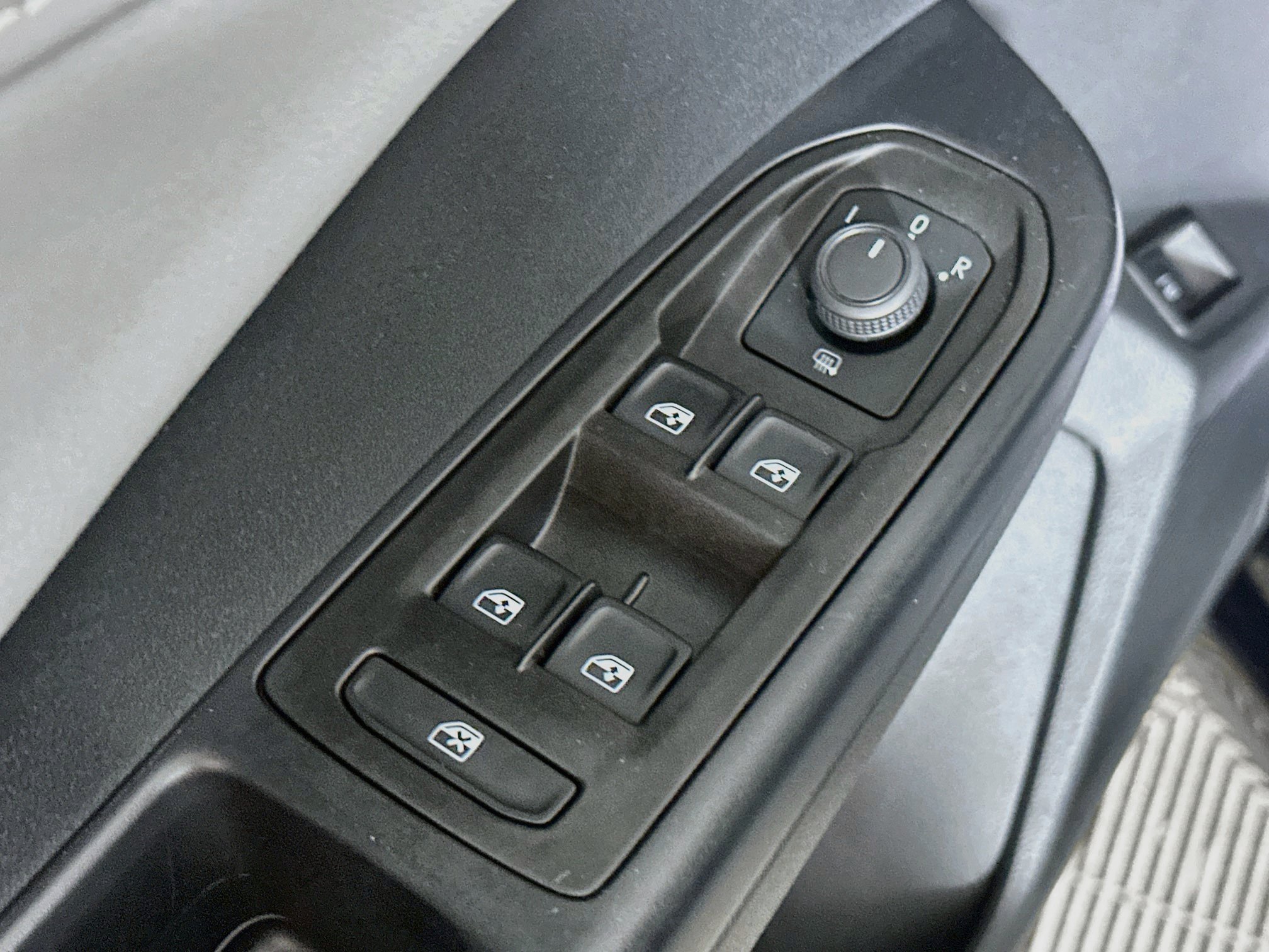 Certified 2024 Volkswagen Taos SE AWD/4WD image 17