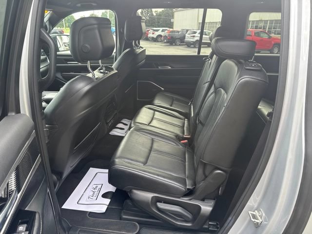 Used 2023 Jeep Wagoneer L Series II AWD/4WD image 11