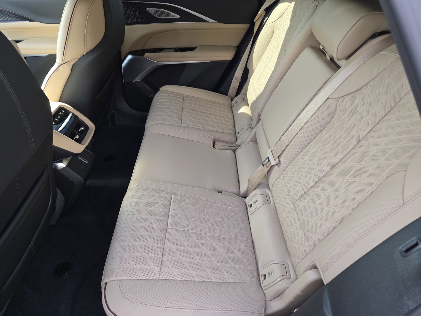 New 2026 Cadillac Lyriq Signature Luxury w/ Nappa Leather Package image 6