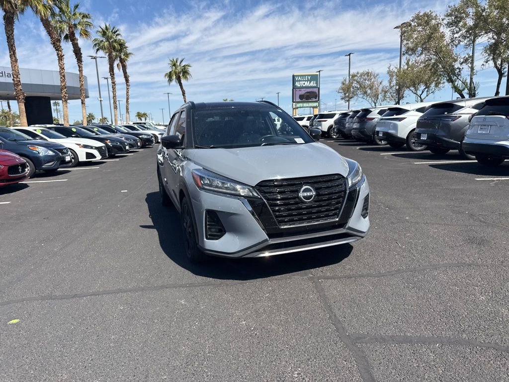 Used 2023 Nissan Kicks SR w/ SR Premium Package FWD image 3