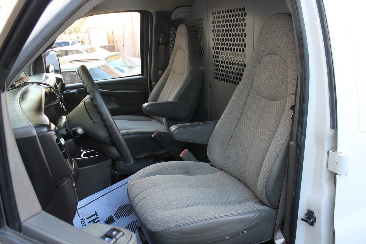 Used 2004 Chevrolet Express 1500 RWD image 11