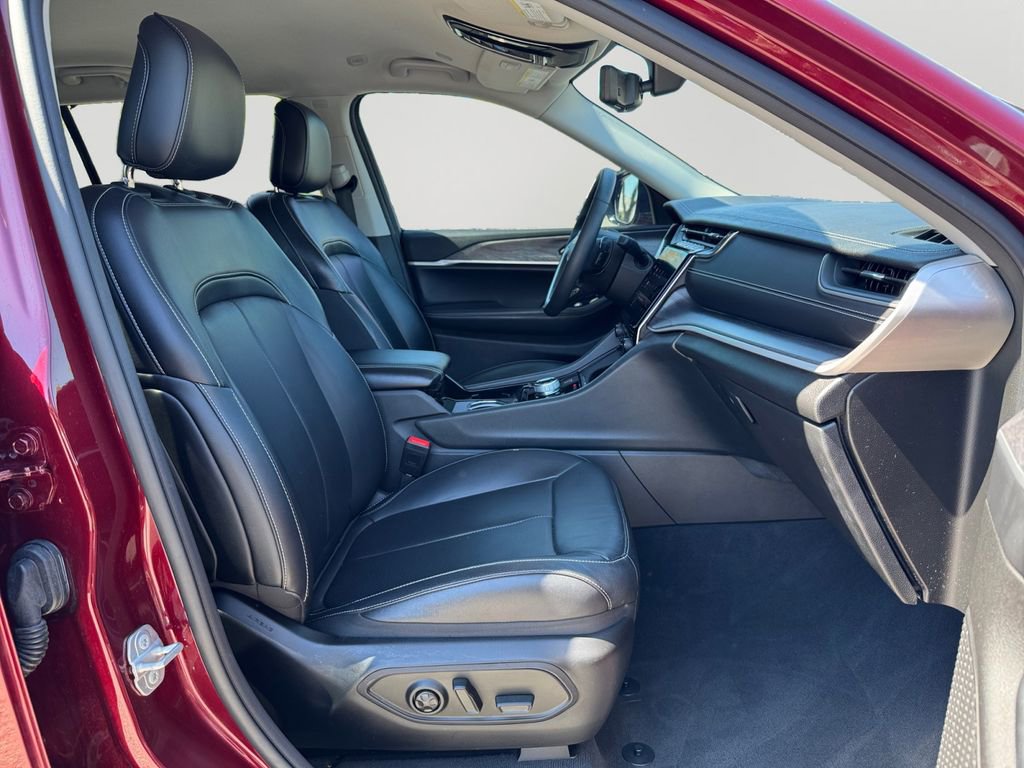 Used 2023 Jeep Grand Cherokee L Limited w/ Luxury Tech Group II image 12