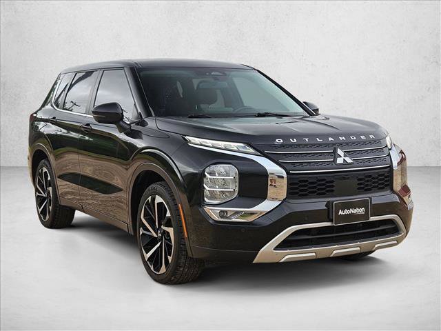 Used 2023 Mitsubishi Outlander SE FWD image 3