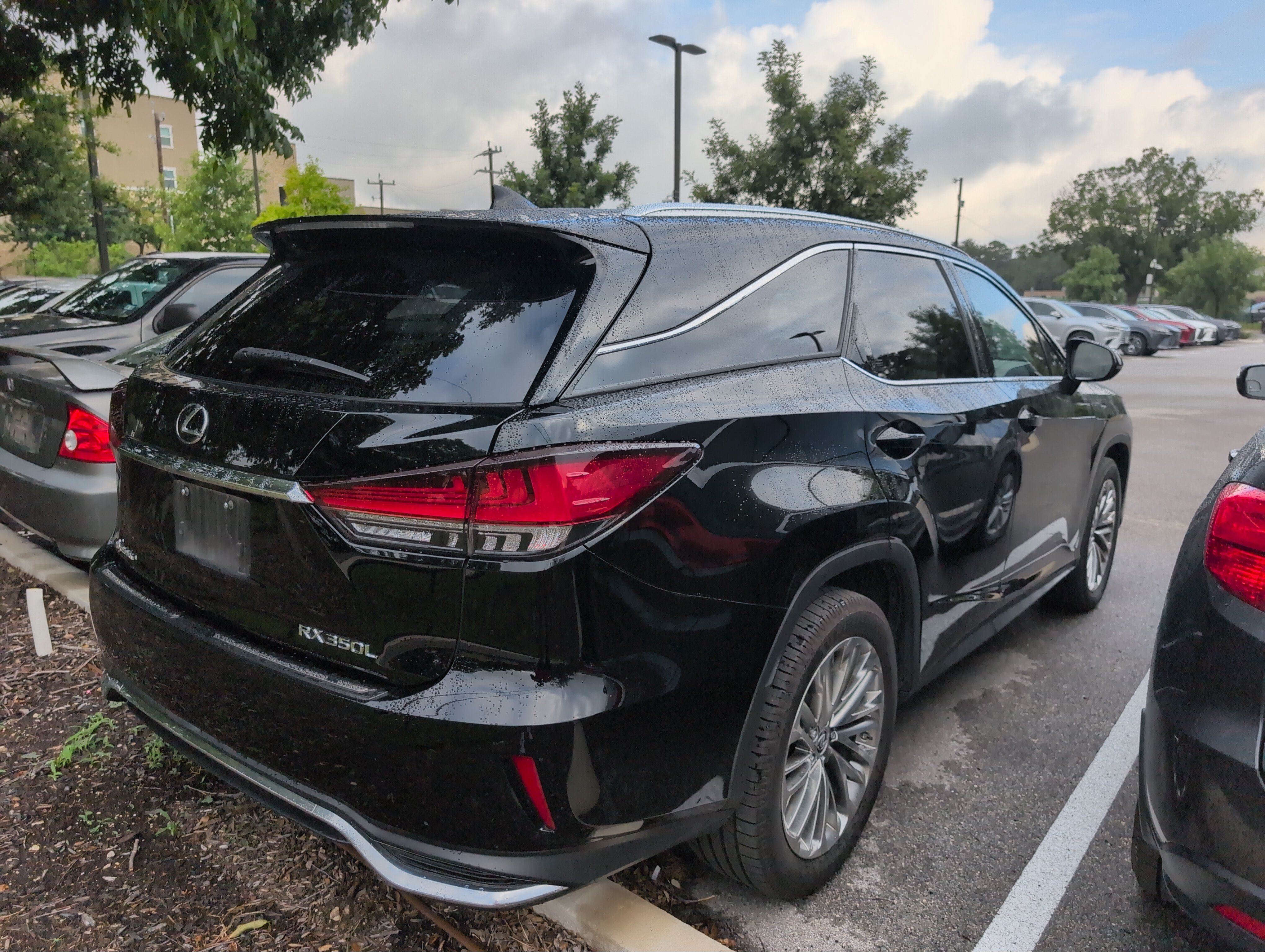Used 2020 Lexus RX 350L Luxury w/ Accessory Package FWD image 3