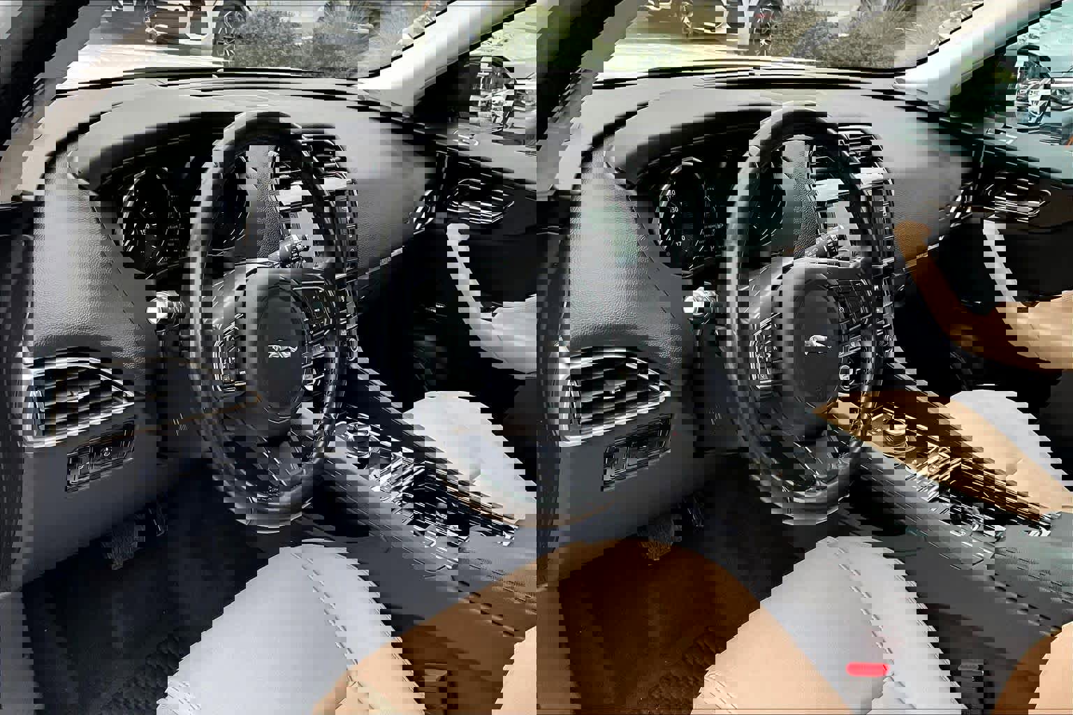 Used 2018 Jaguar F-PACE Premium image 17