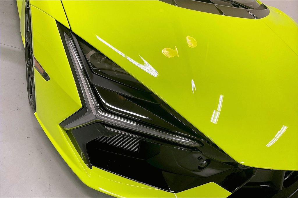 Used 2025 Lamborghini Revuelto image 30