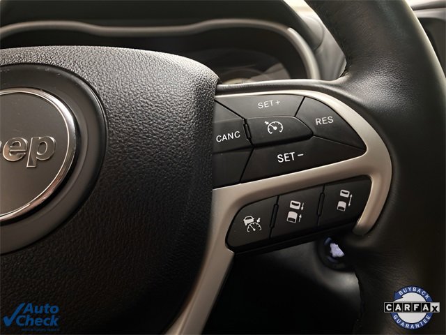 Used 2017 Jeep Cherokee Overland w/ Technology Group image 31