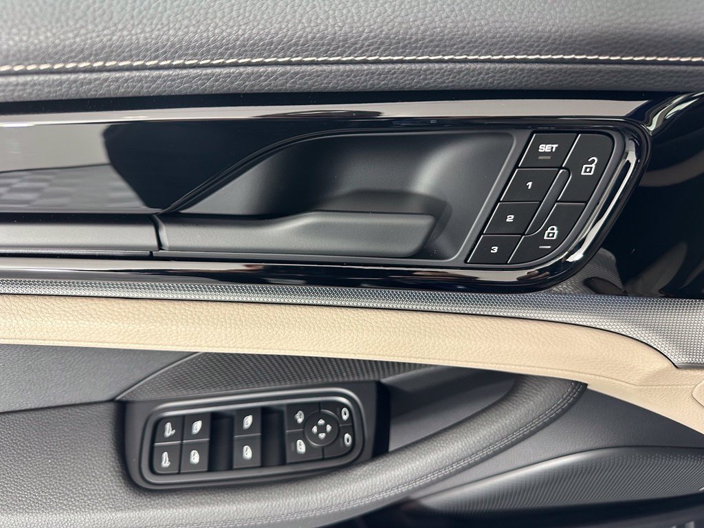 Used 2026 Porsche Panamera RWD image 17