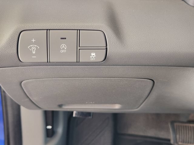Used 2025 Hyundai Elantra SE FWD image 19