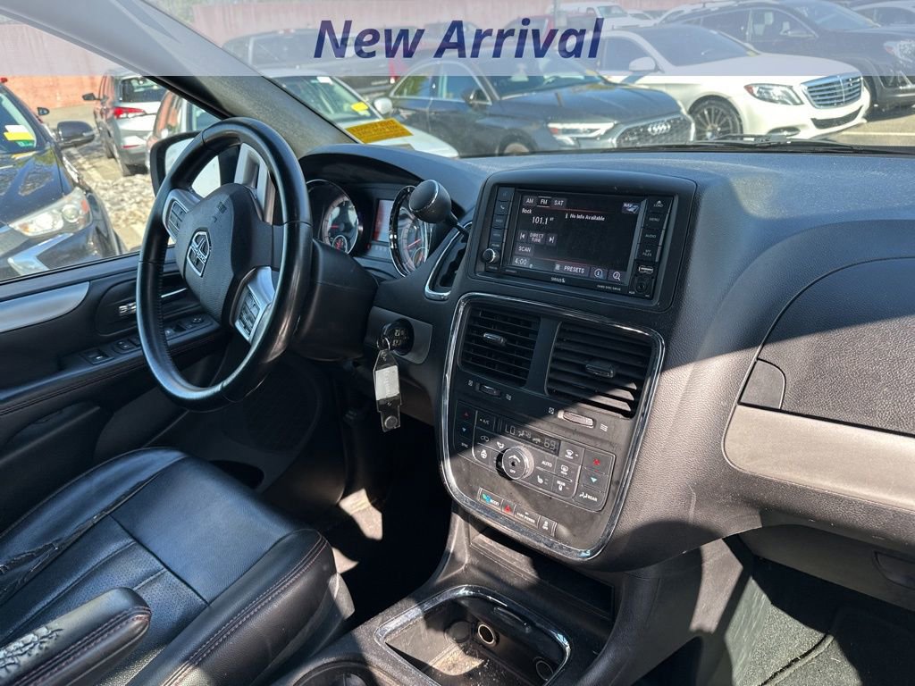 Used 2019 Dodge Grand Caravan GT image 3