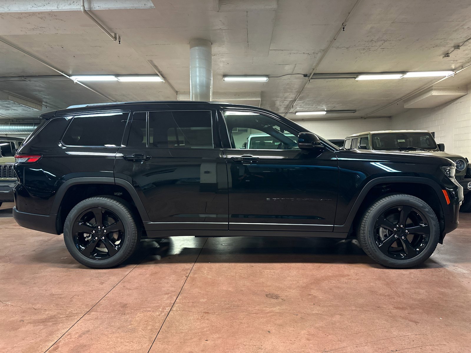 New 2025 Jeep Grand Cherokee L Limited w/ Black Appearance Package image 6