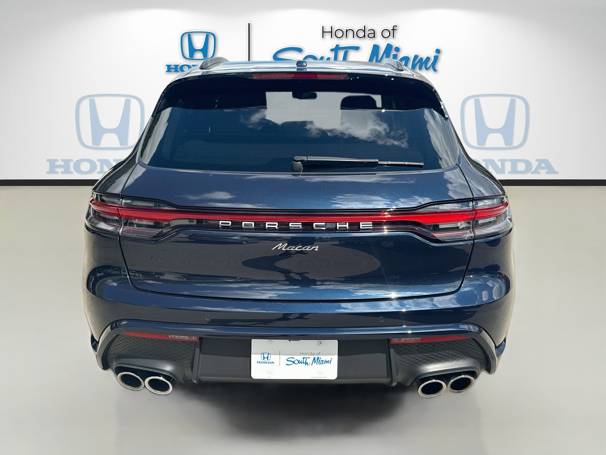 Used 2023 Porsche Macan Turbo AWD/4WD image 6