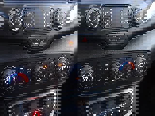 Used 2024 GMC Terrain SLT image 26