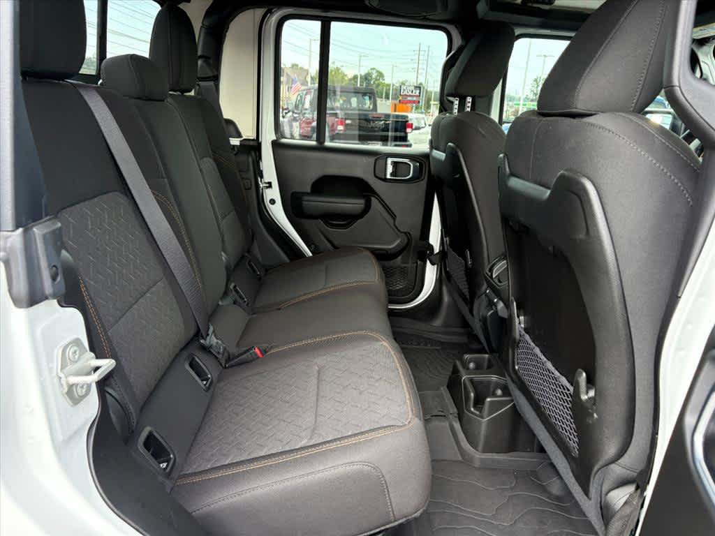 Used 2024 Jeep Gladiator Mojave w/ Technology Group AWD/4WD image 7