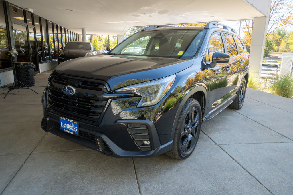 Used 2023 Subaru Ascent Onyx Edition AWD/4WD image 3