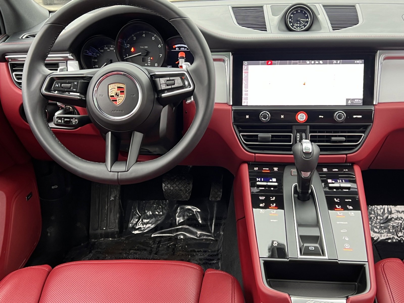 Certified 2025 Porsche Macan image 15