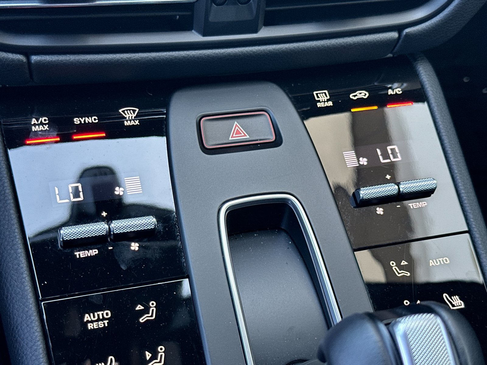 Certified 2026 Porsche Macan AWD/4WD image 16