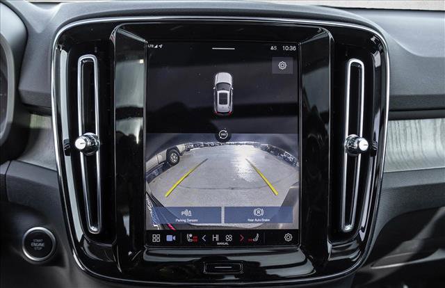 Used 2023 Volvo XC40 B5 Ultimate w/ Protection Package Premier image 18