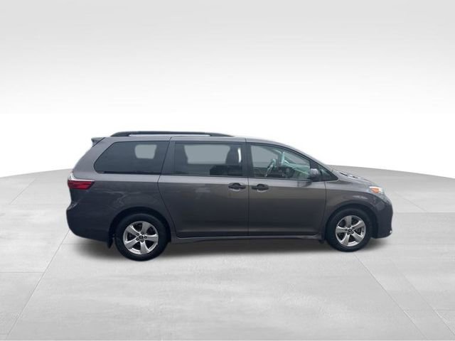Used 2020 Toyota Sienna L FWD image 2