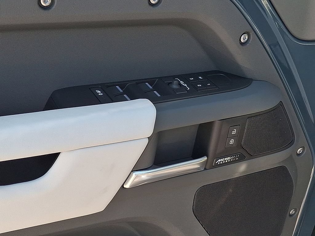 New 2026 Land Rover Defender 110 X-Dynamic SE AWD/4WD image 8
