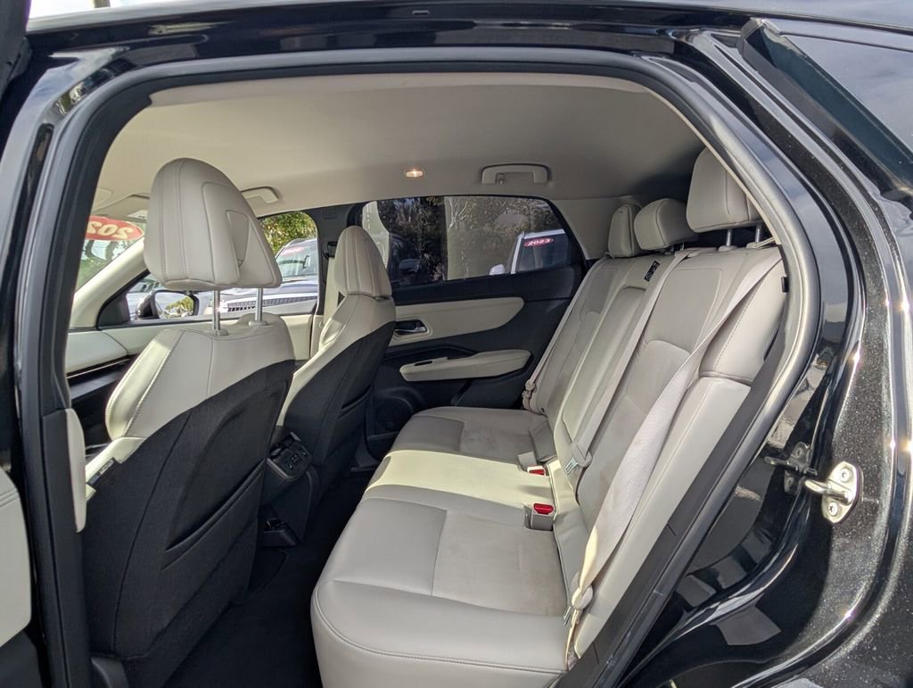 Used 2023 Nissan Ariya AWD image 12