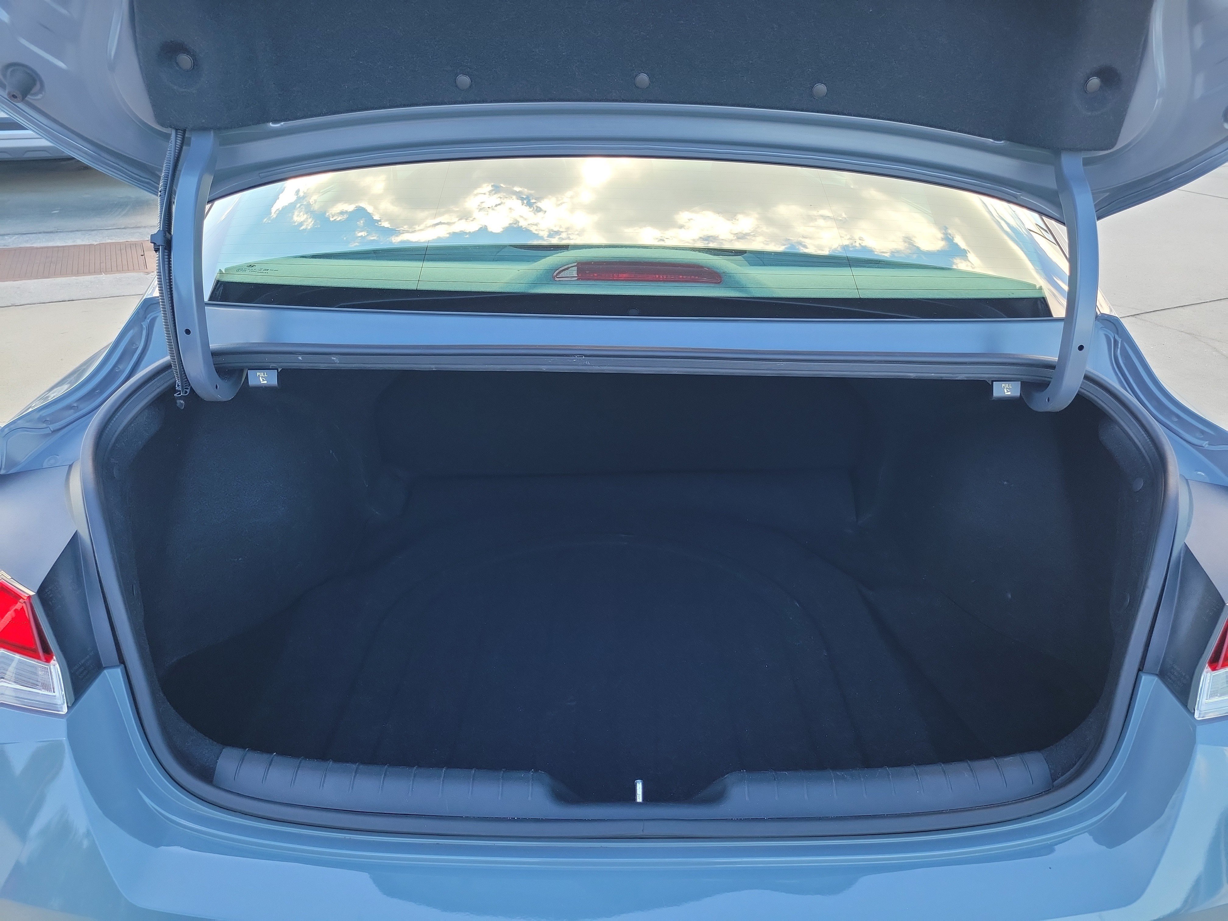 Used 2023 Hyundai Elantra SEL FWD image 11