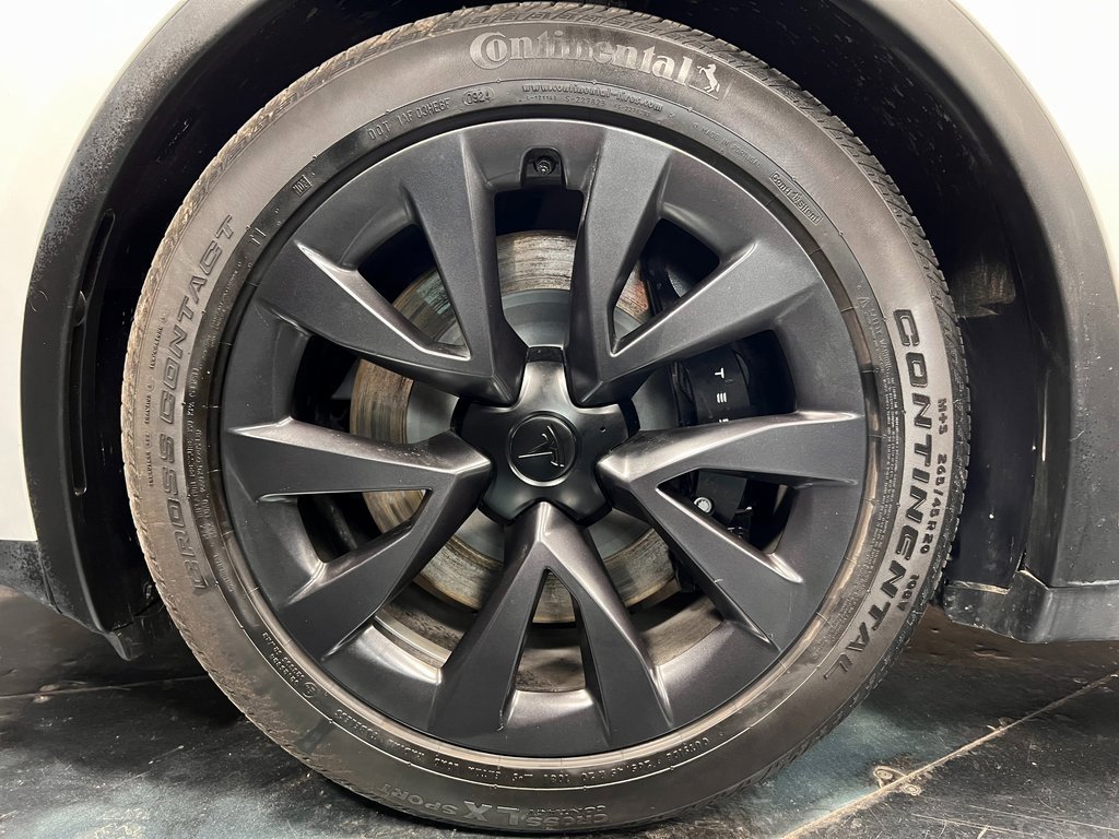 Used 2025 Tesla Model X image 21