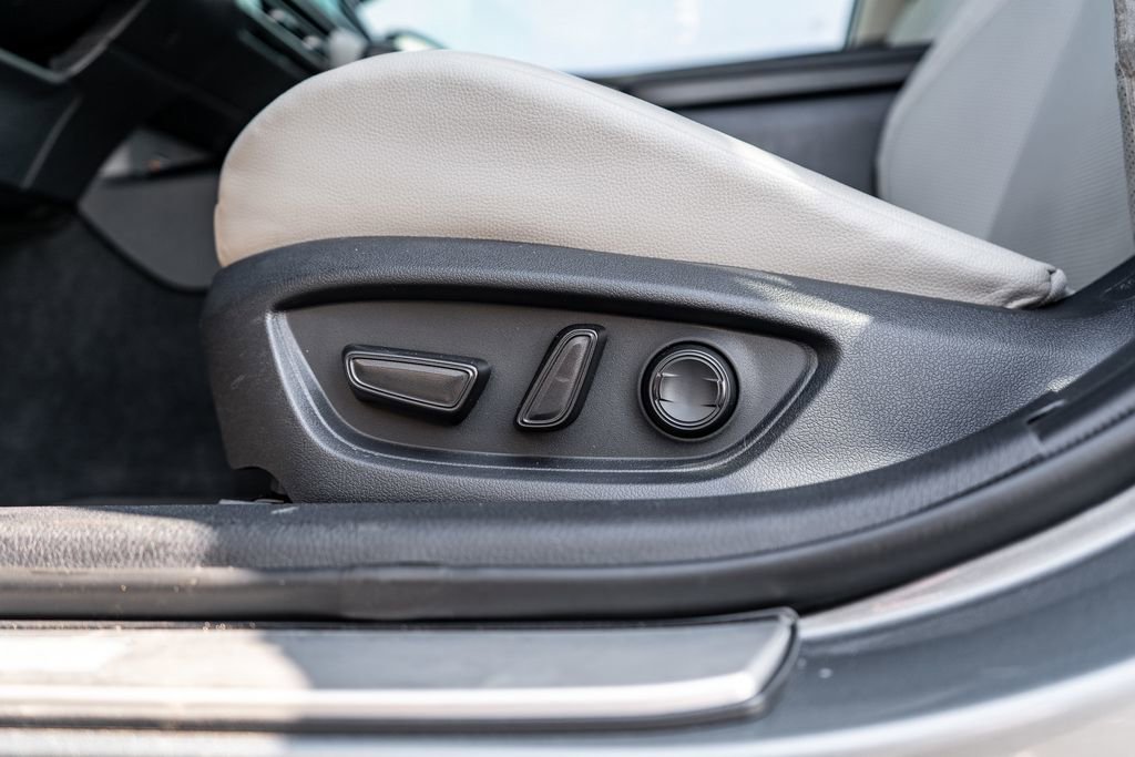 Used 2025 Toyota Camry XLE image 19