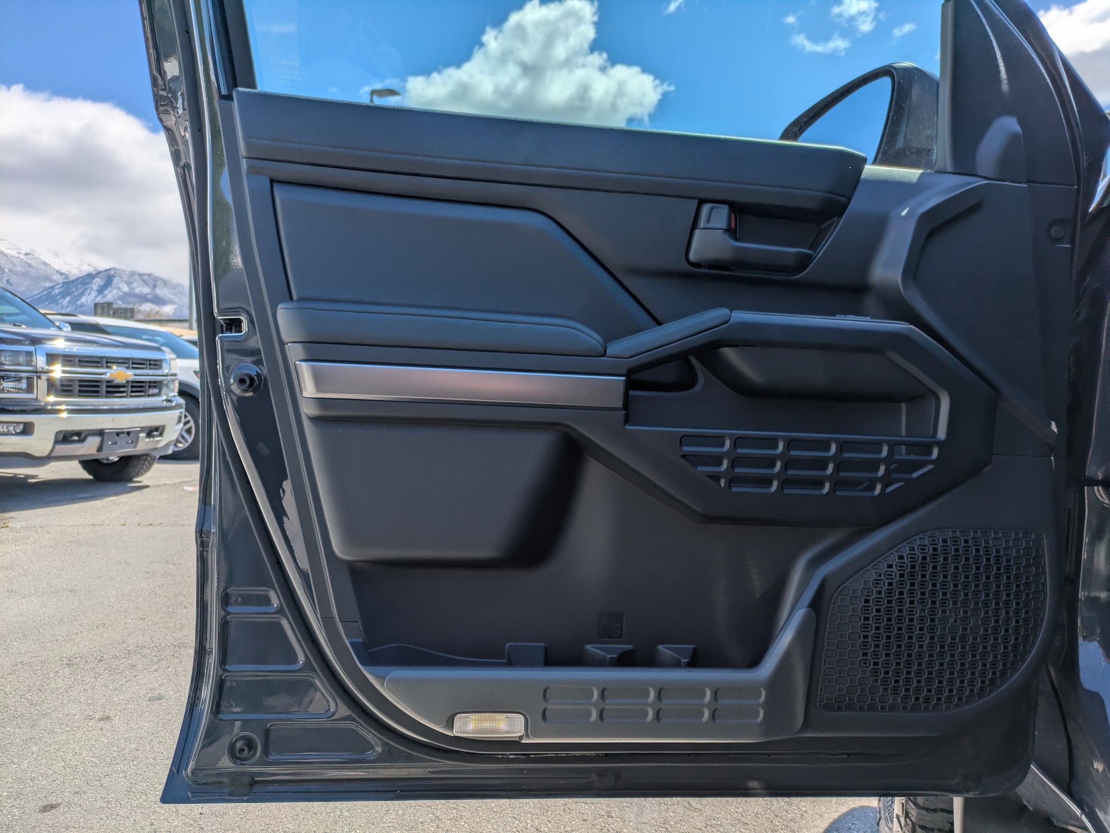 Used 2025 Toyota 4Runner SR5 AWD/4WD image 14
