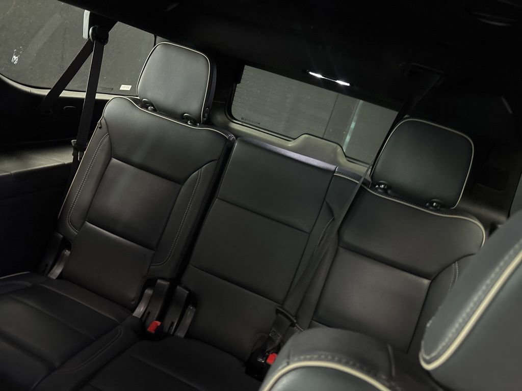 Used 2023 Chevrolet Suburban Premier image 32