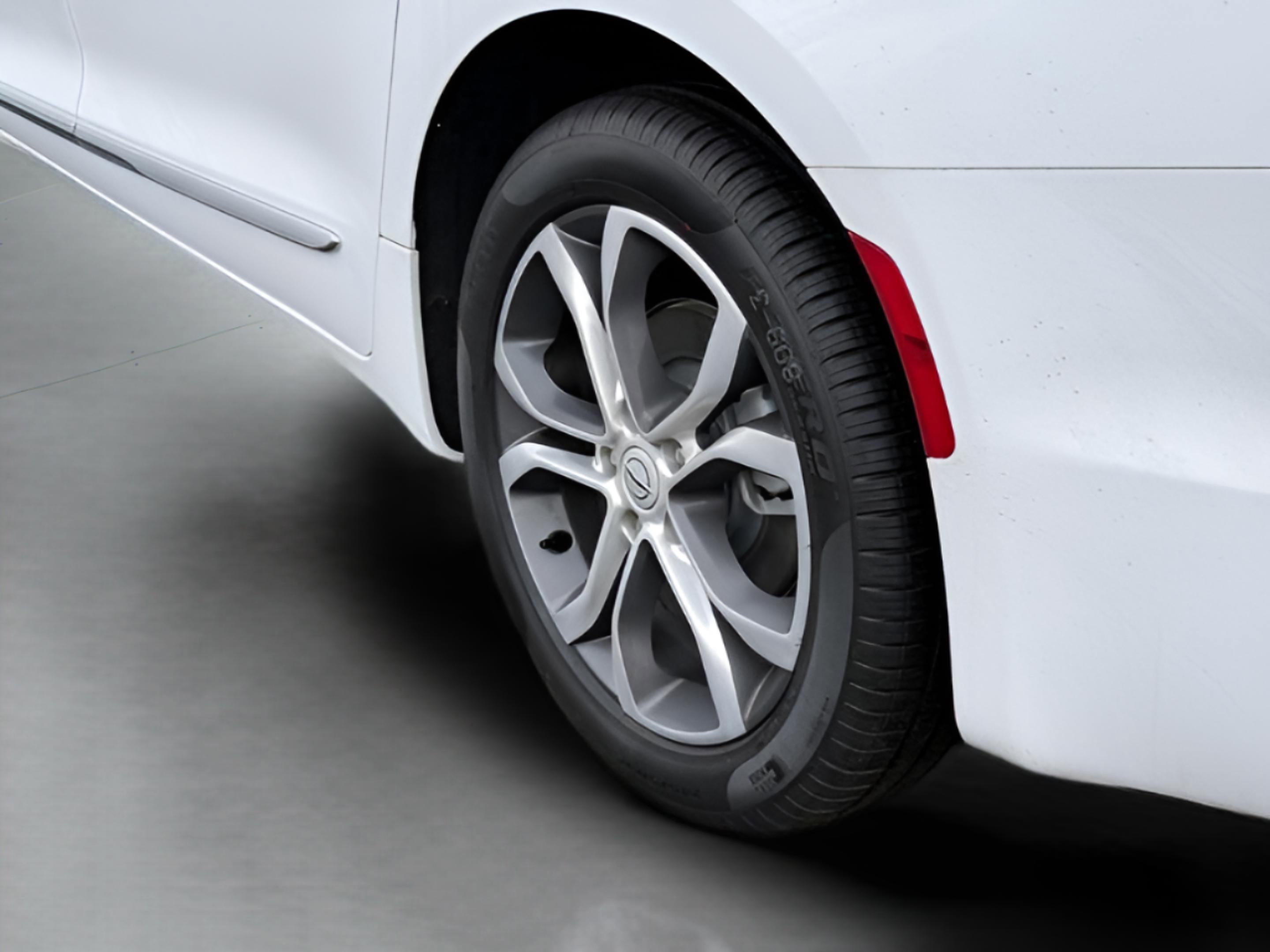 New 2026 Chrysler Pacifica Pinnacle image 9