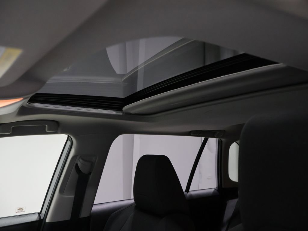 Used 2019 Toyota RAV4 XLE w/ Convenience Package image 9