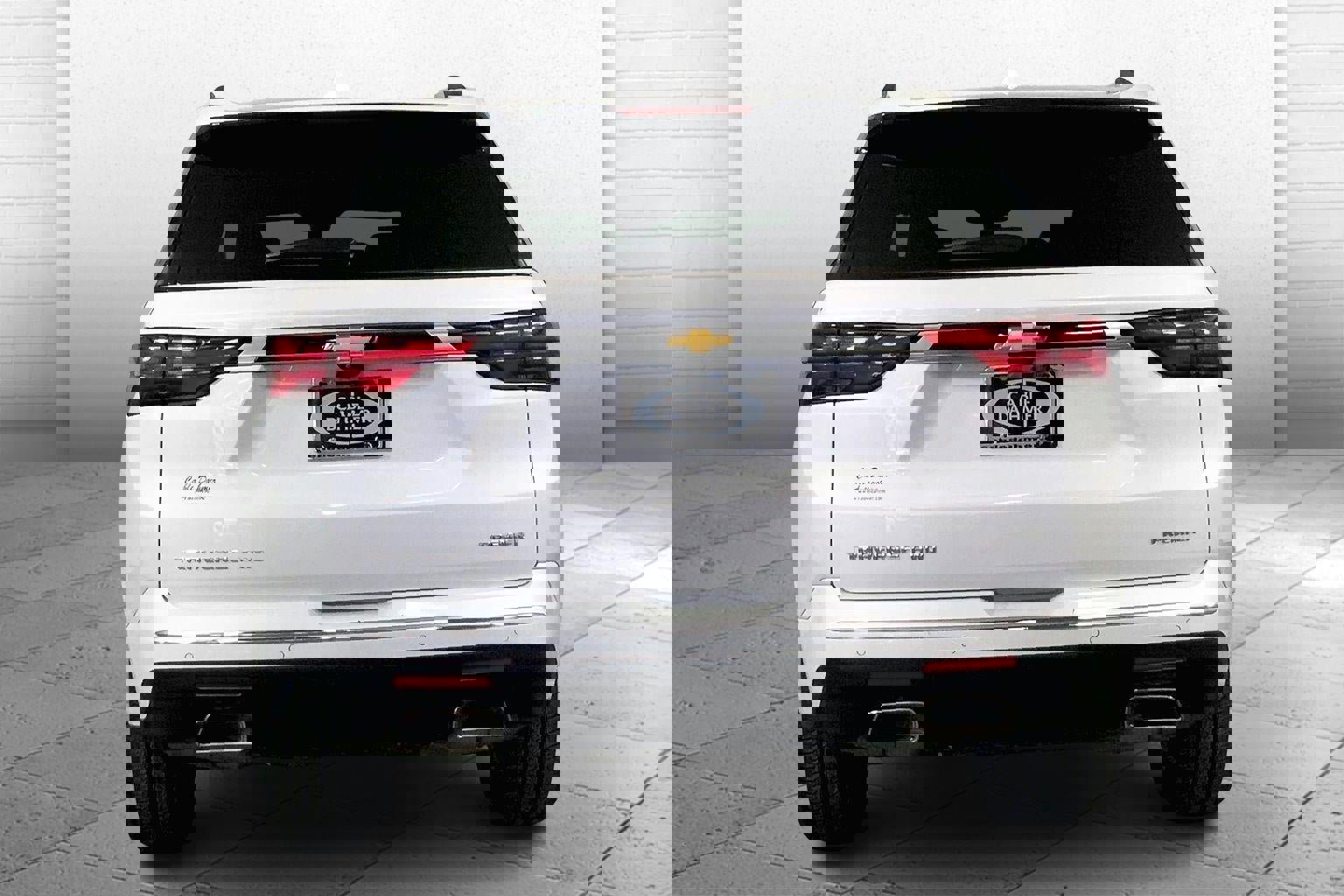 Used 2023 Chevrolet Traverse Premier image 3