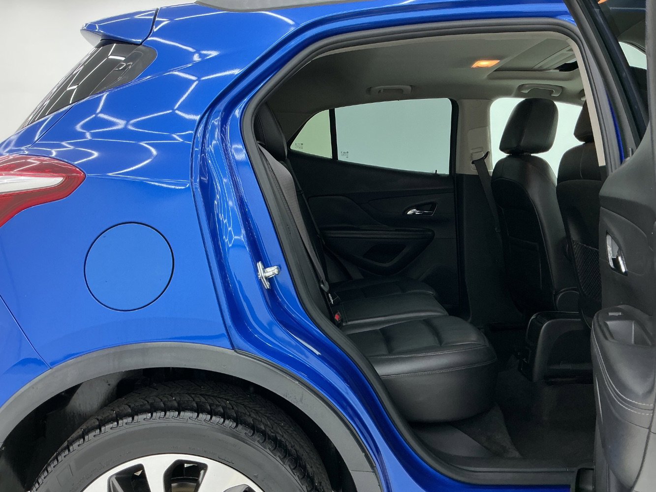 Used 2018 Buick Encore Essence FWD image 21