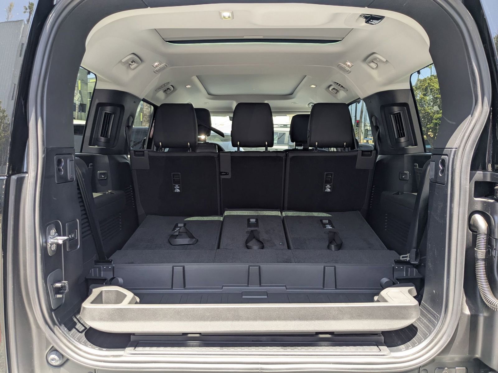 Used 2025 Land Rover Defender 130 S image 6