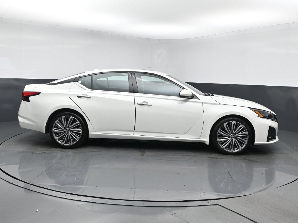Used 2024 Nissan Altima 2.5 SL FWD image 3
