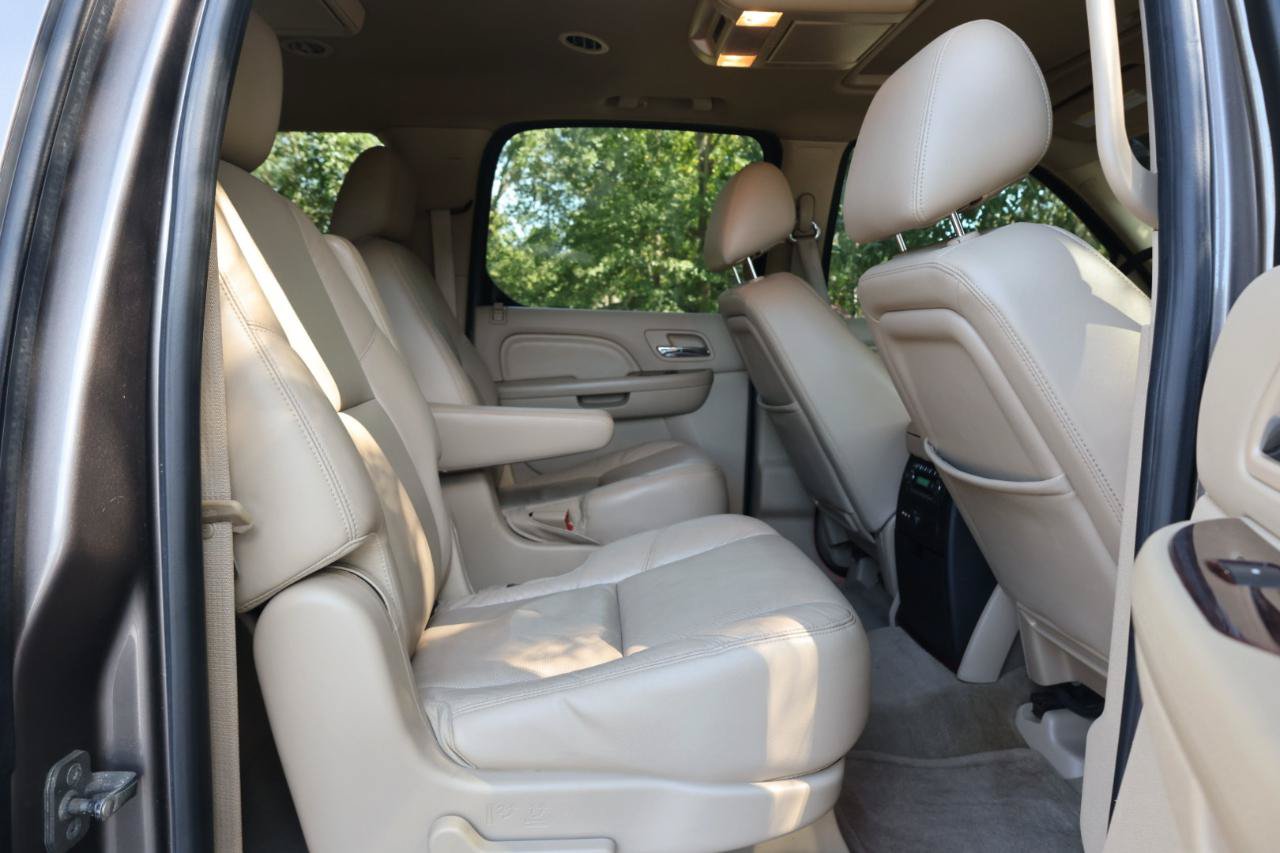 Used 2012 Cadillac Escalade ESV Premium AWD/4WD image 23