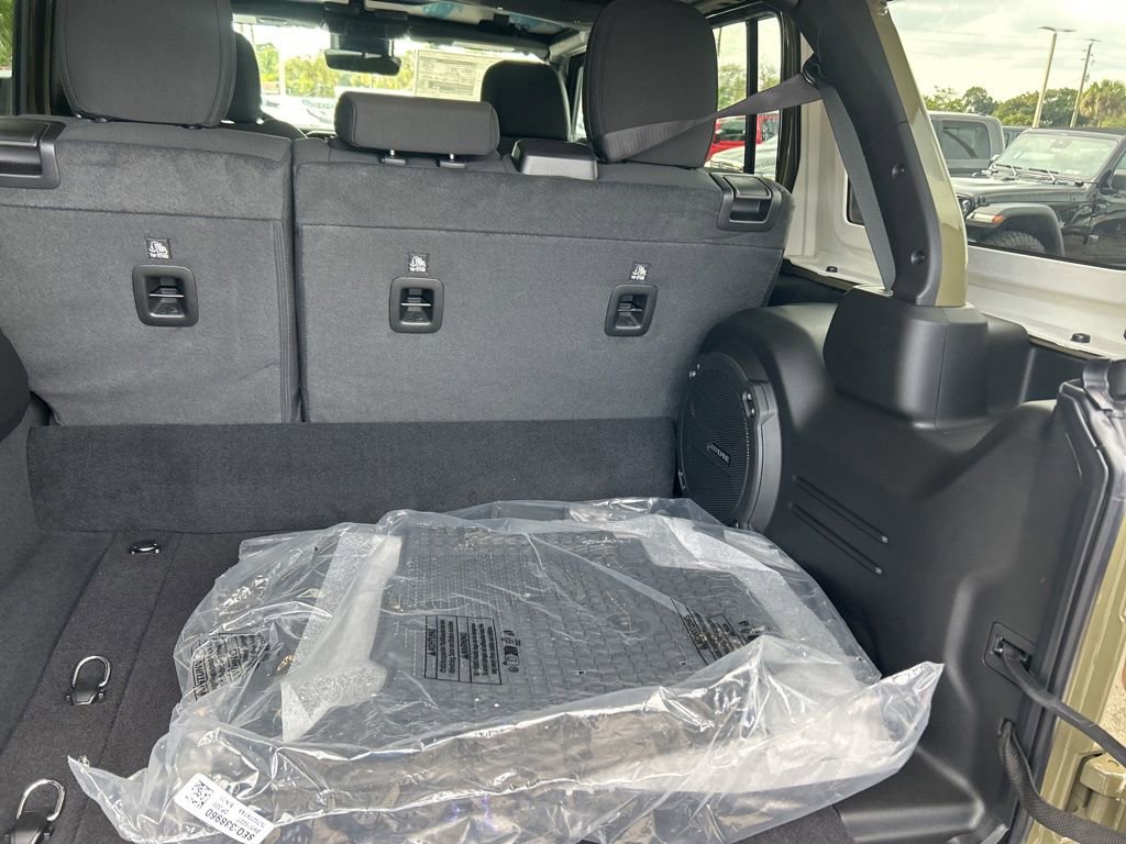 New 2025 Jeep Wrangler Unlimited Rubicon 4xe w/ Safety Group image 32