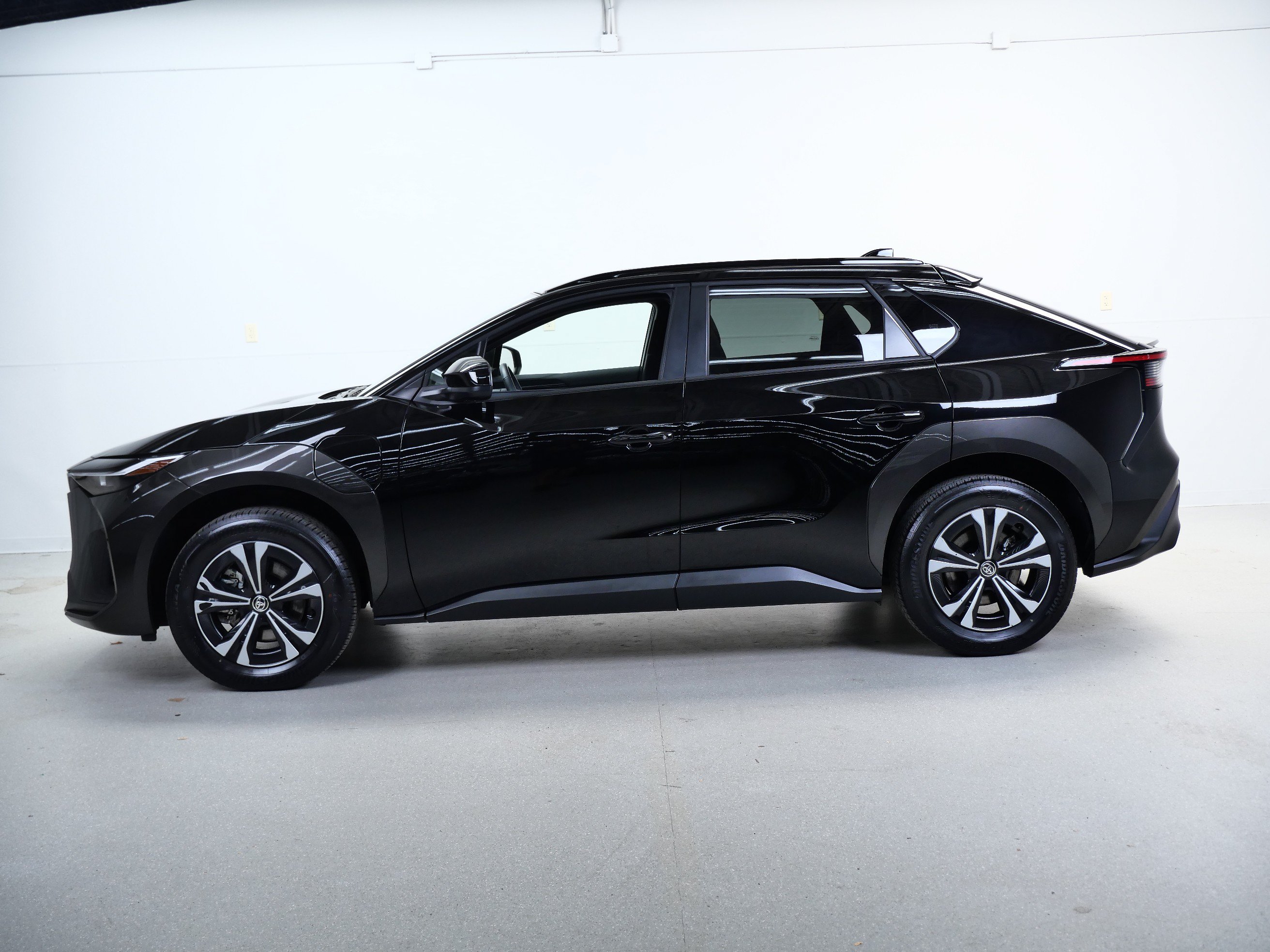 Used 2024 Toyota bZ4X AWD w/ Weather Package image 10