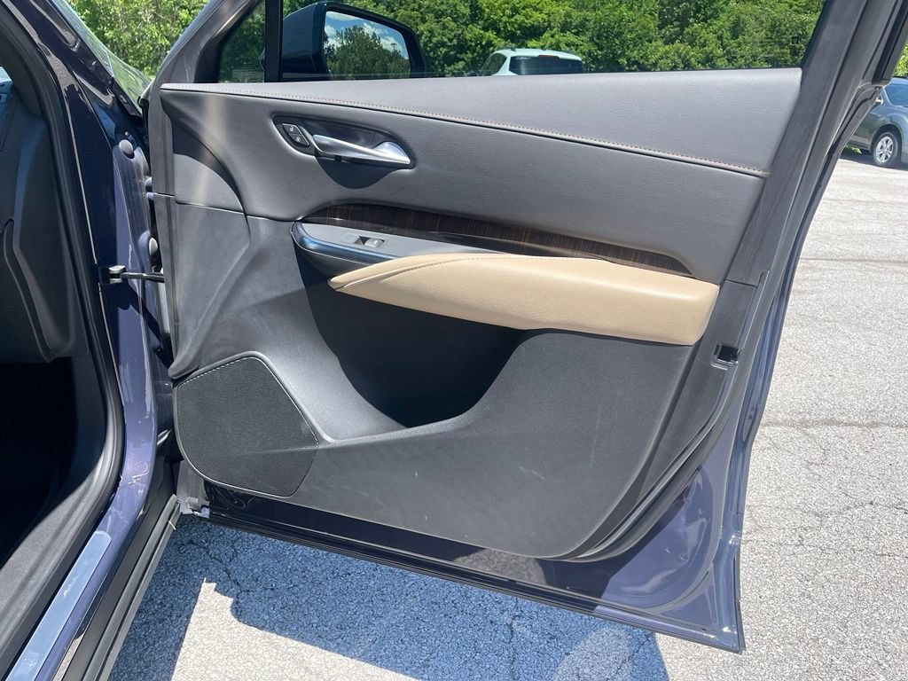 Used 2025 Cadillac XT4 Premium Luxury w/ Technology Package FWD image 20