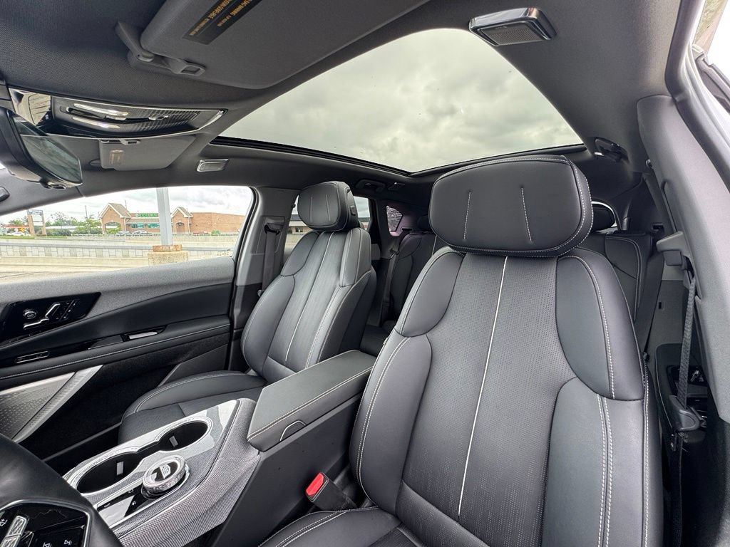 Used 2025 Cadillac Optiq Luxury 2 w/ LPO, Floor Liner Package AWD/4WD image 25