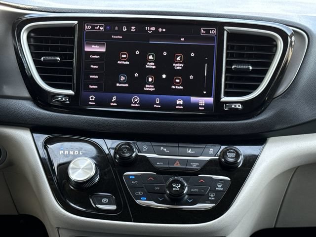 Used 2023 Chrysler Pacifica Touring-L FWD image 15