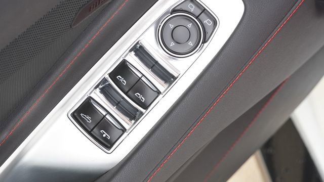 Used 2021 Chevrolet Corvette Stingray Convertible w/ Z51 Performance Package RWD image 16