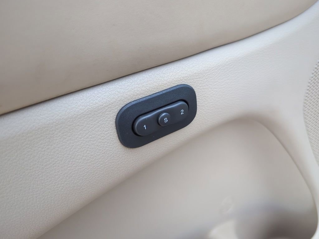 Used 2013 Jeep Grand Cherokee Overland w/ Advance Technology Group image 30